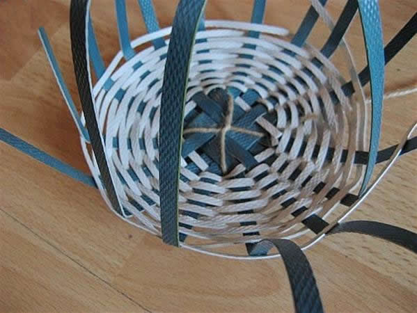 打包带编手工花篮教程视频,教你用打包带编圆篮子视频
