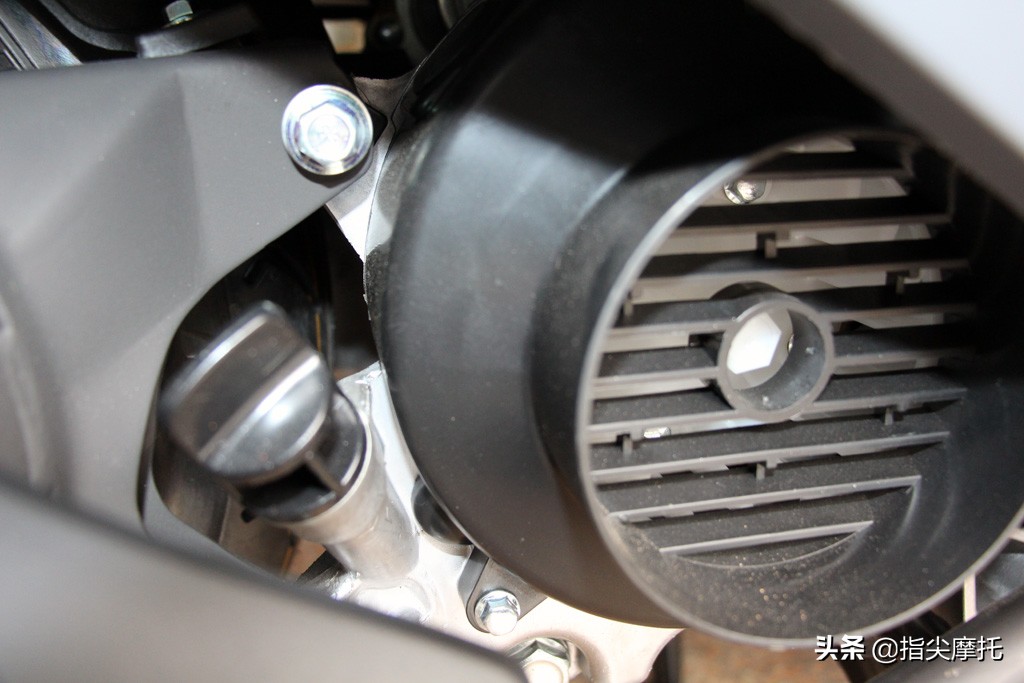 被忽视的都市精灵，经济环保的王野睿御国四电喷摩托车