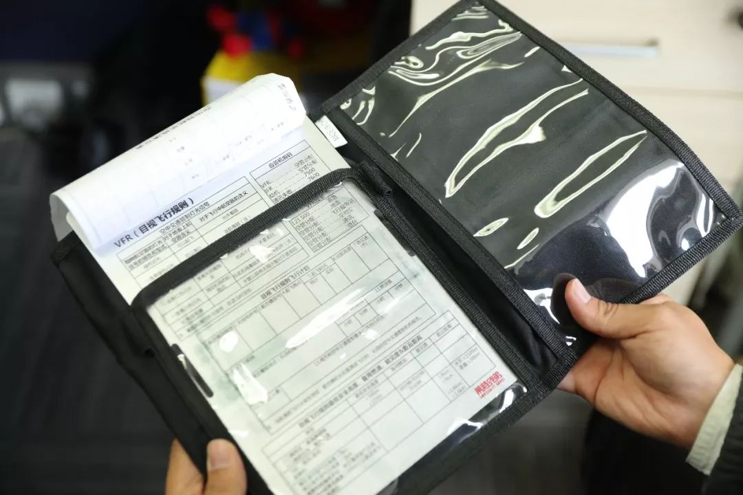 直升飞机飞行员的装备,直升机飞行员装备有哪些