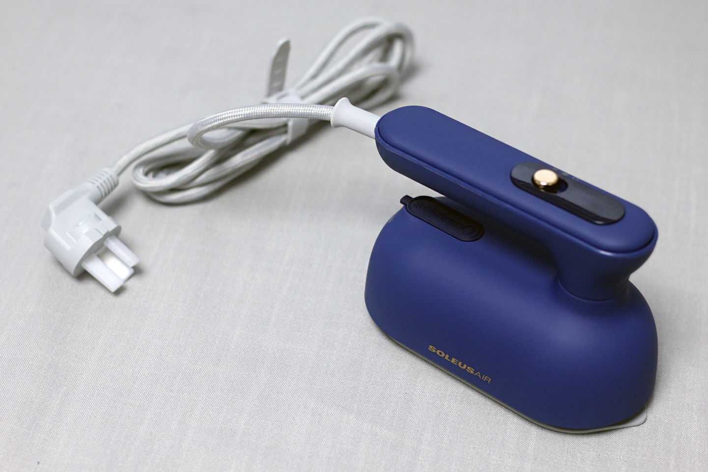 抚平褶皱精致生活——舒乐氏手持挂烫机体验