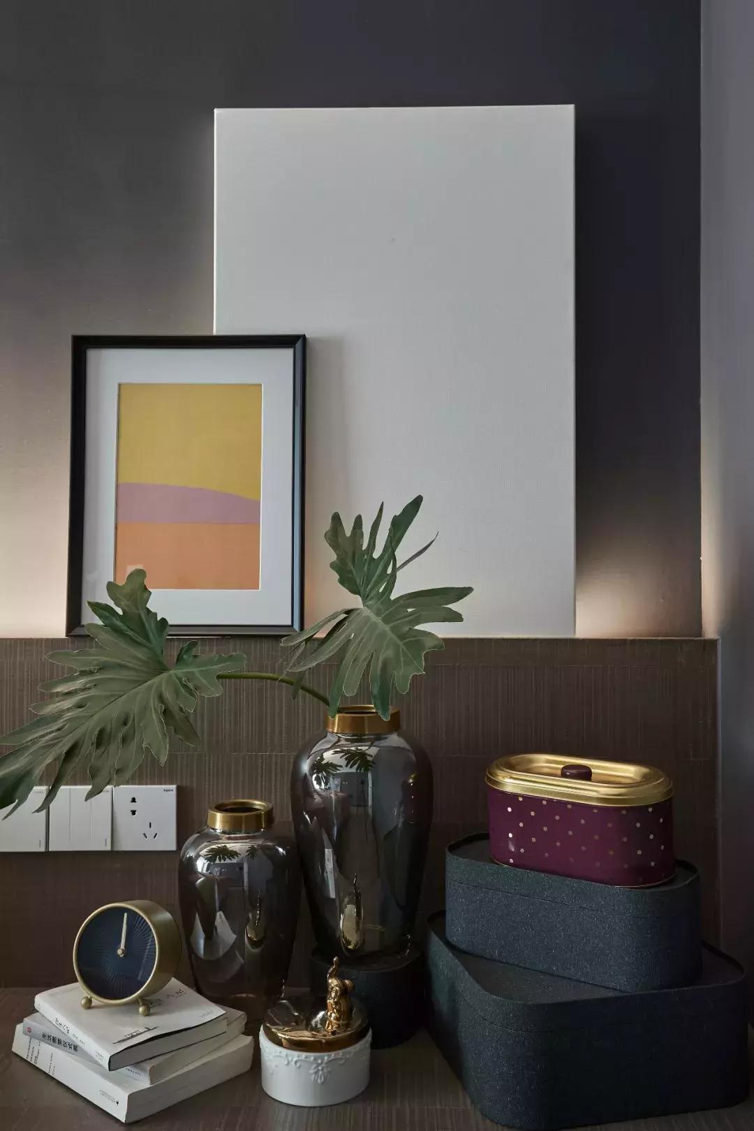 高级灰粉色卧室装修案例,高级灰的颜色铺在家里简约大气