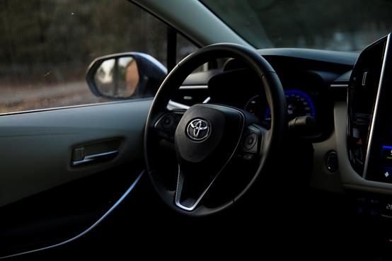 丰田卡罗拉双擎旗舰版试驾,真香定律广汽丰田tnga驾趣体验营