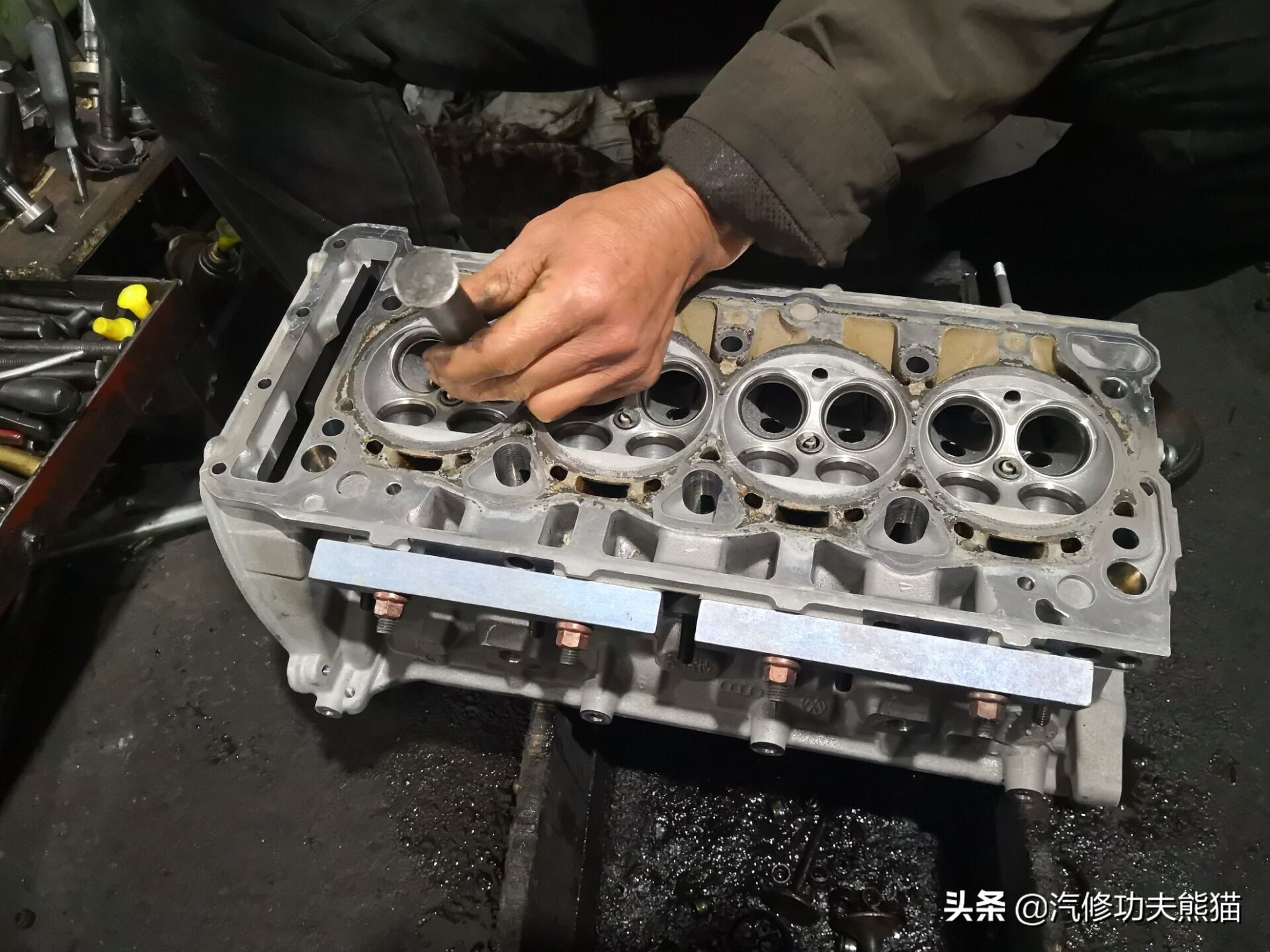 奥迪q53.2自吸发动机烧机油吗,12款奥迪q5发动机烧机油改进