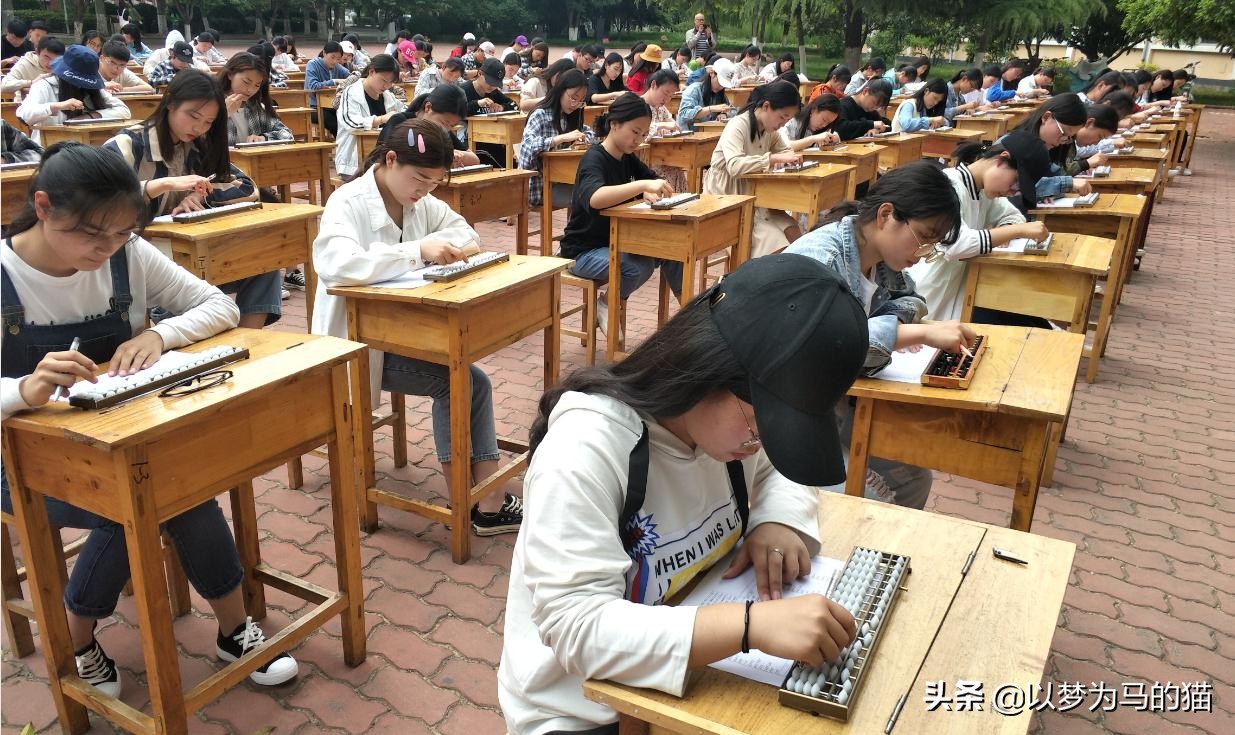 二本文科生报这9个专业靠谱，不仅找工作容易，发展潜力也挺大