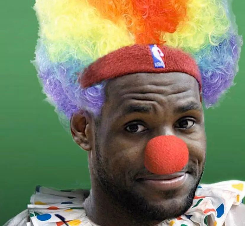 在世界上某些地方，却有人选择烧了勒布朗的球衣…