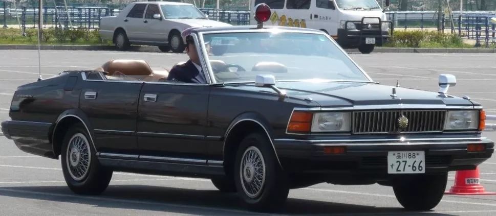 日产公爵老款车型,日产丰田皇冠