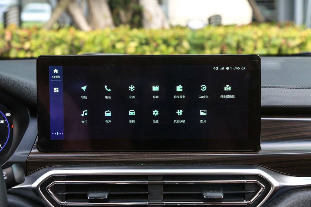 绅宝智道跟长安cc哪个好,12万买长安睿骋cc值吗