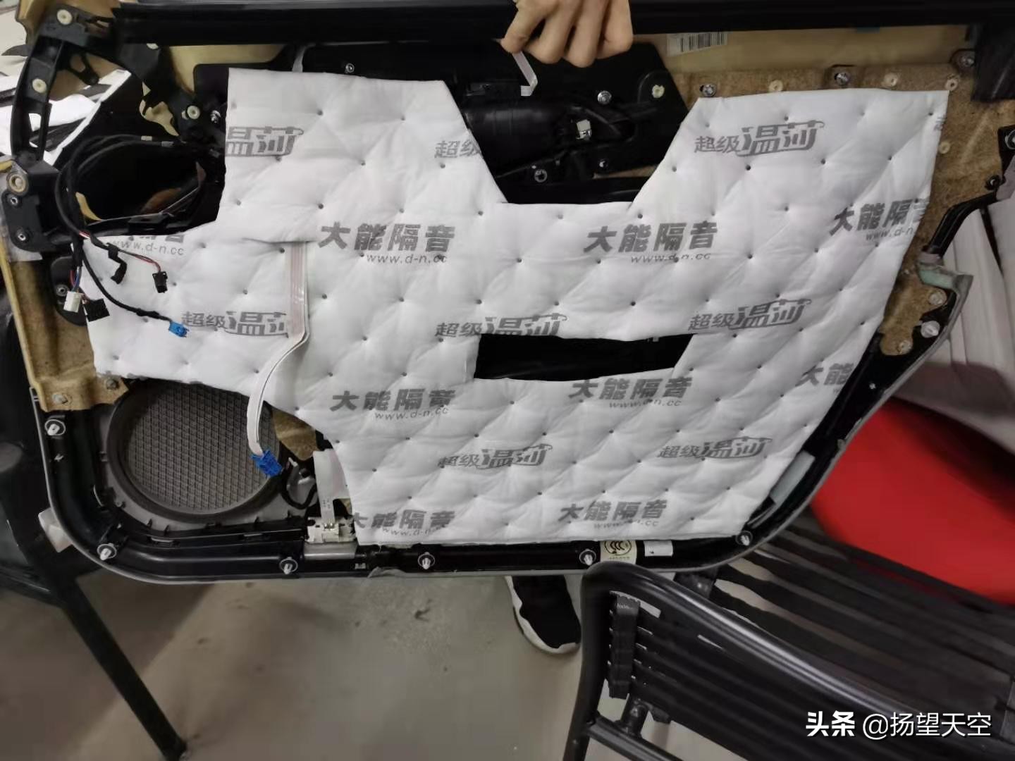 请问奔驰e280的详细资料,奔驰e280是操控还是舒适