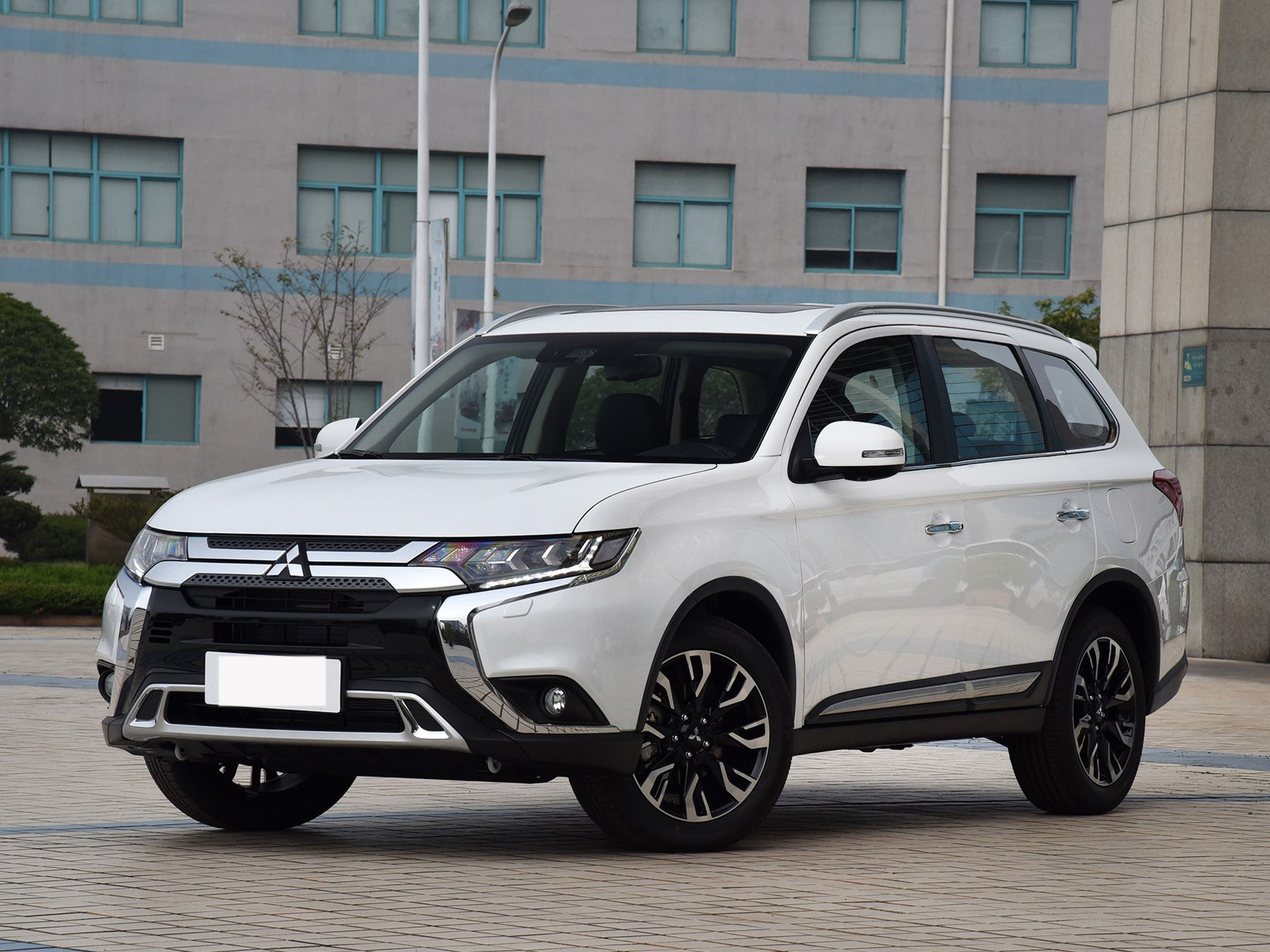 三菱劲炫自动二手车asx20年1.6,2014三菱劲炫asx后排可以放平吗