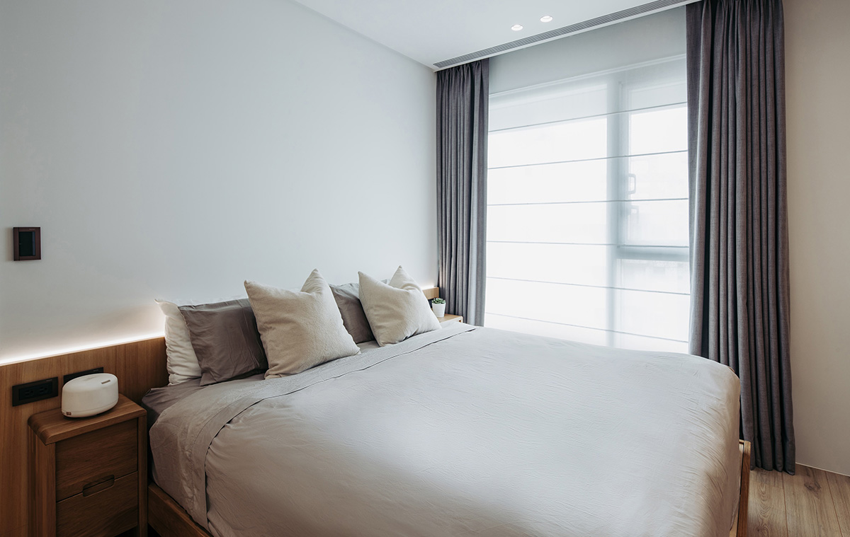 在日式原木家里，冲煮一杯咖啡，和猫一起度过漫漫时光