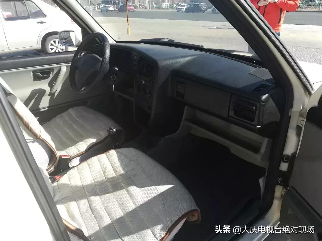 大庆平安驾校湖边停车场内练“倒库”如此练车“平安”吗?