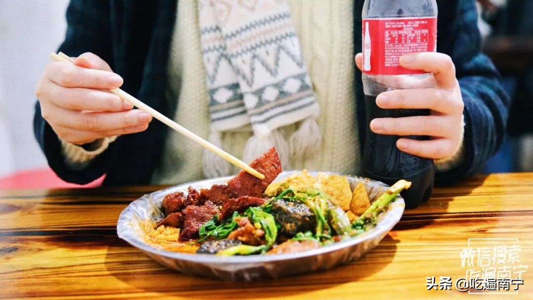 走错2次路,问了3个路人,终于找到偏僻小巷里的这家炸串店!