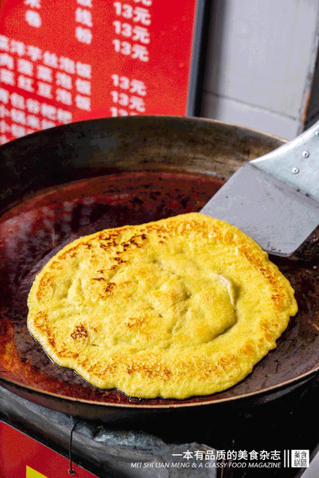 昆明这家小吃店里的传奇男人，17年来让人又嫉妒又欢喜