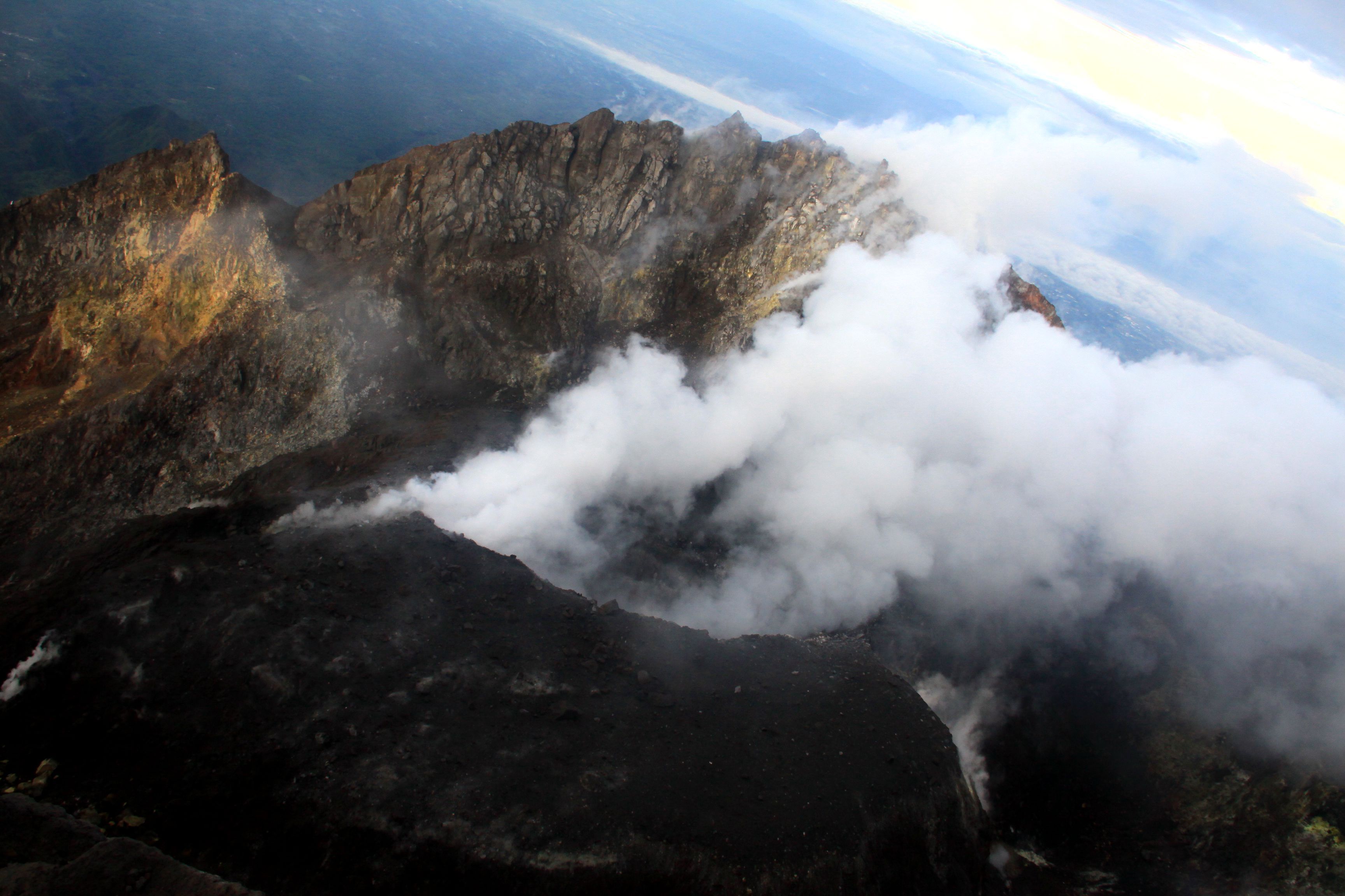 印尼最大的火山 (印尼默拉皮火山环境)