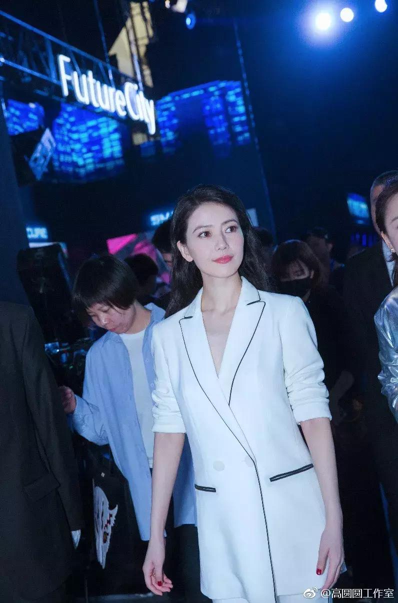 狐狸系穿搭,狐狸系女生适合的穿衣风格