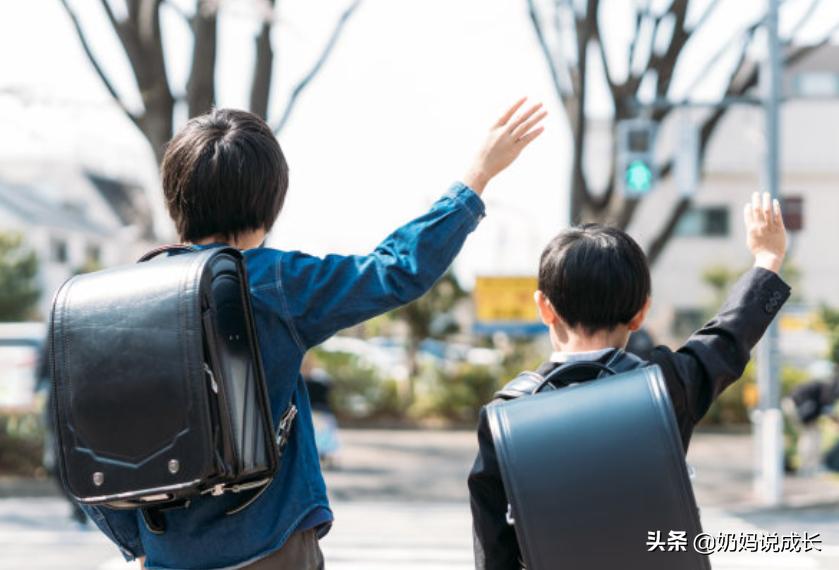 教养的养成需要家庭的熏陶,孩子有教养主要表现在三个方面