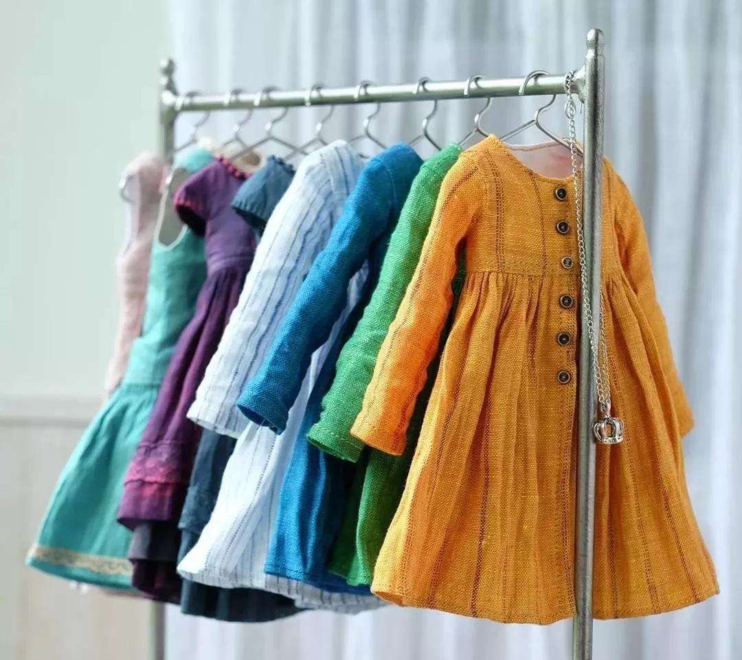 恨不能把她的芭比娃衣穿上自己身上......