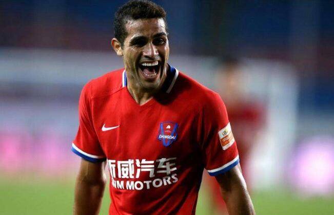 喜讯！重庆当代足球队迎来王牌新队长，资历显赫曾在巴甲表现不俗