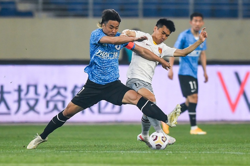 中超两连败！大连人一肚子委屈无处诉说他们被双标判罚杀死