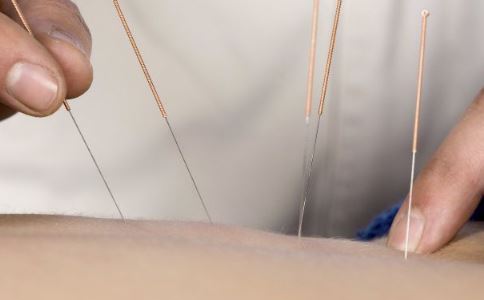 皮肤有色斑怎么保养,痘痘长完皮肤有白色斑