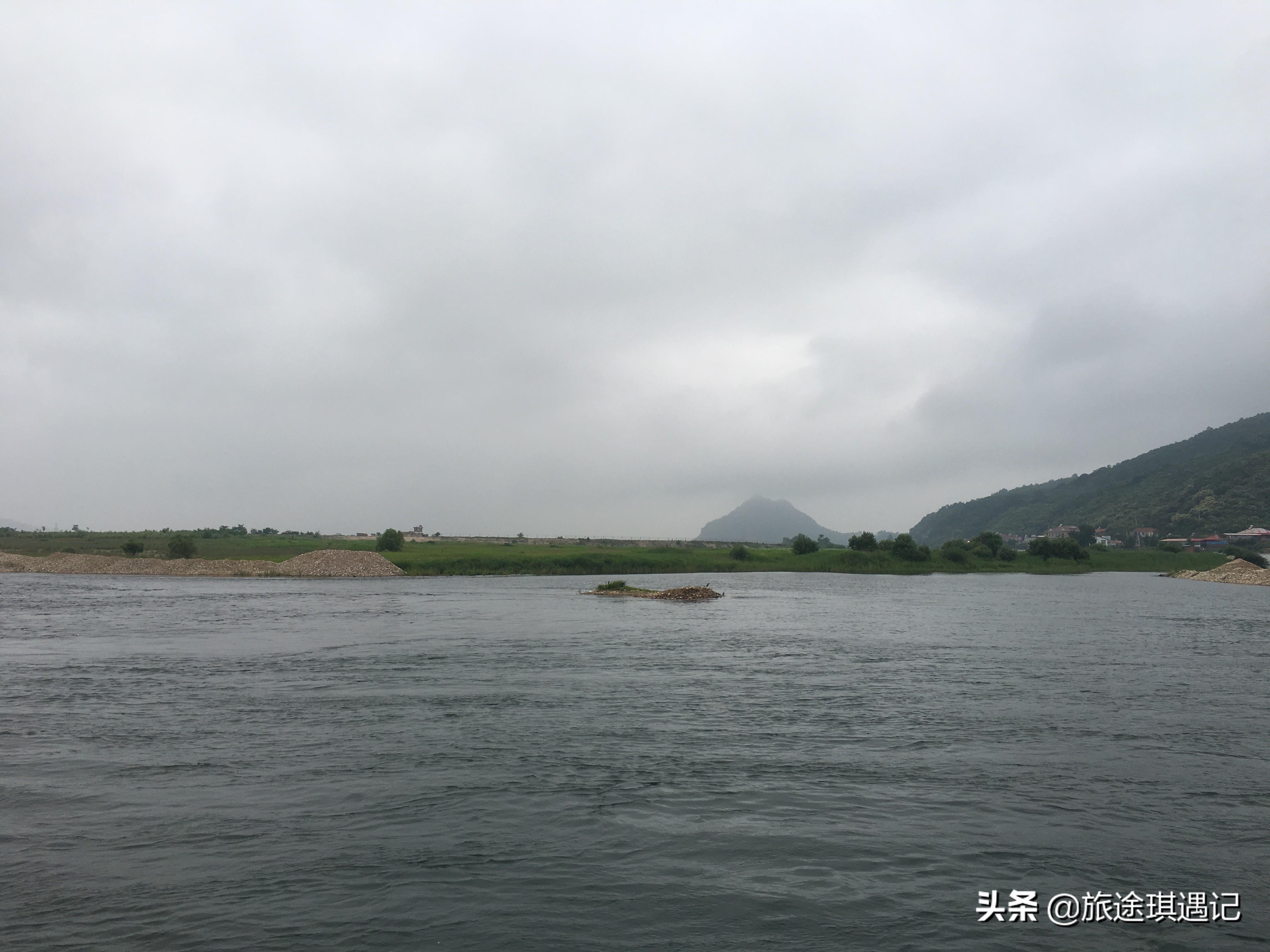 去丹东必打卡的两件事，游抗美援朝时跨过的鸭绿江，品特色黄蚬子