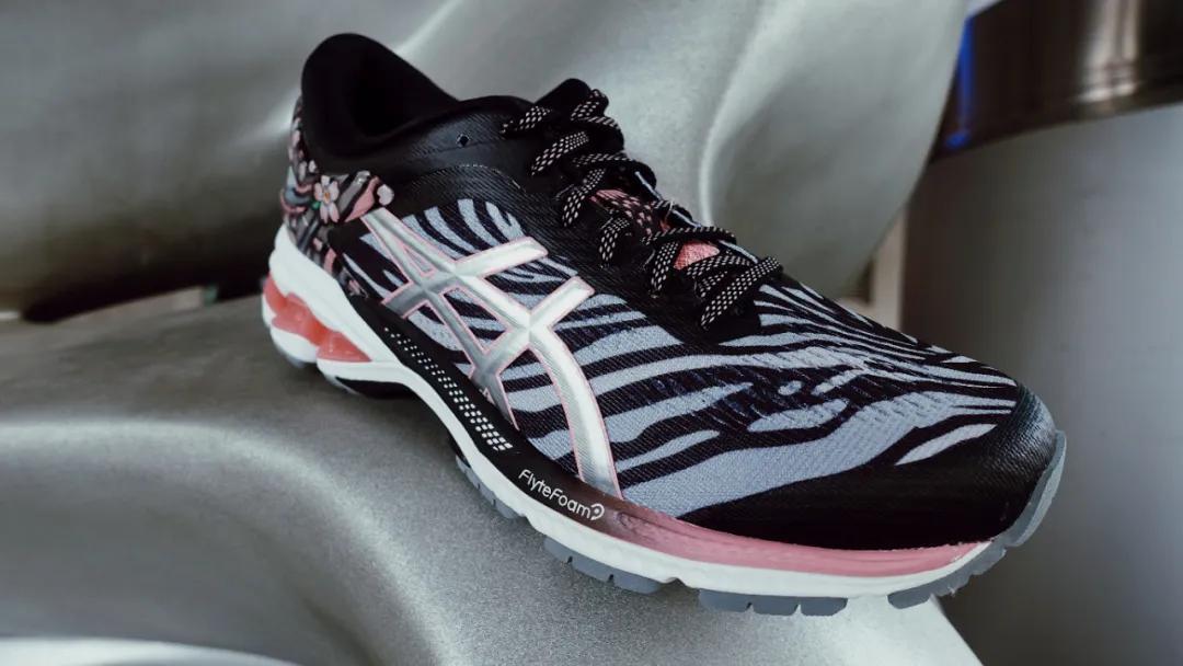 asics亚瑟士跑鞋怎么选,asics亚瑟士四代