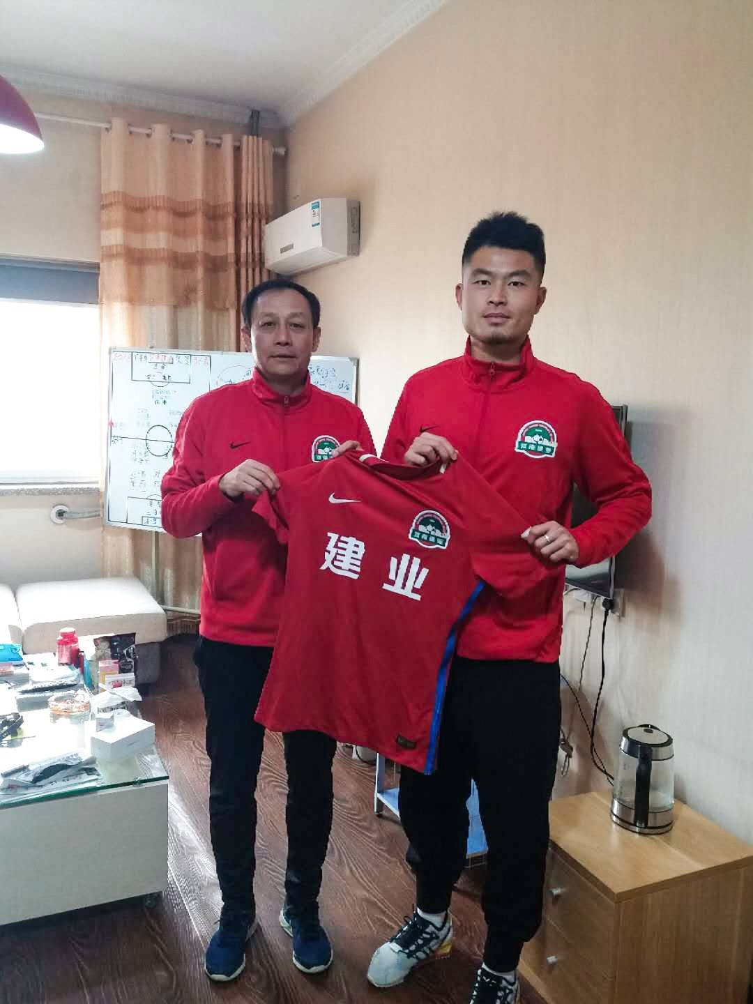 汪嵩在足球界的地位,中国球员汪嵩