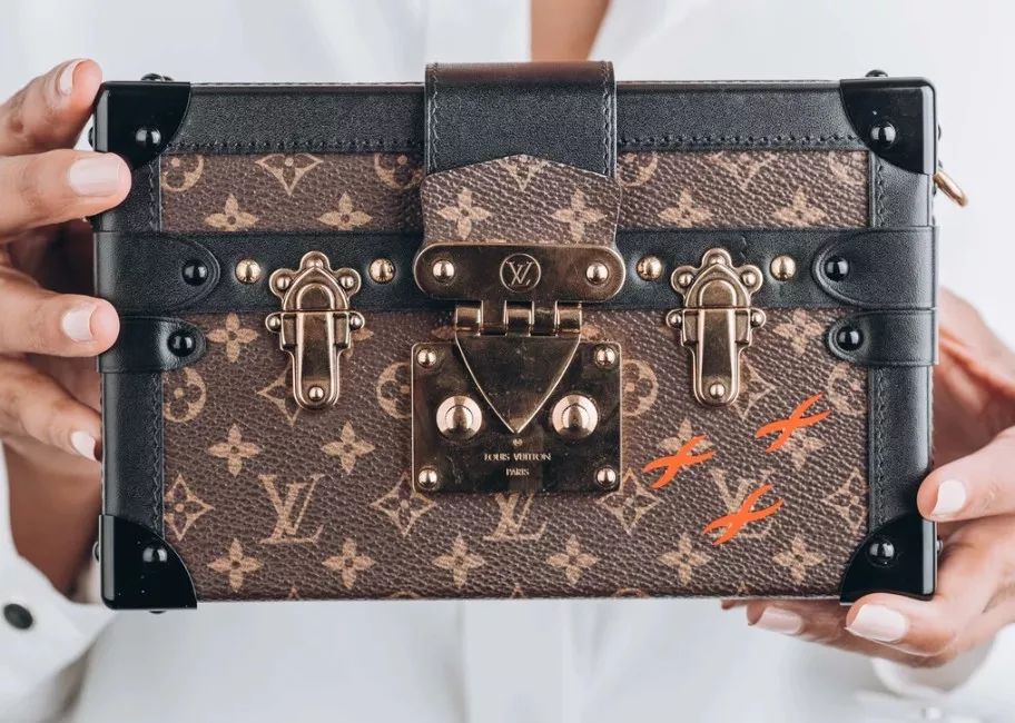 说这是LV最便宜的国家，法国没意见，与国内差价能买一部iphone