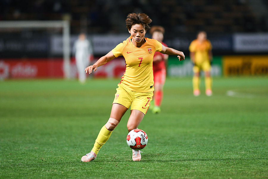 横扫一切的“铿锵玫瑰”开始迷失，到底谁能来拯救中国足球？