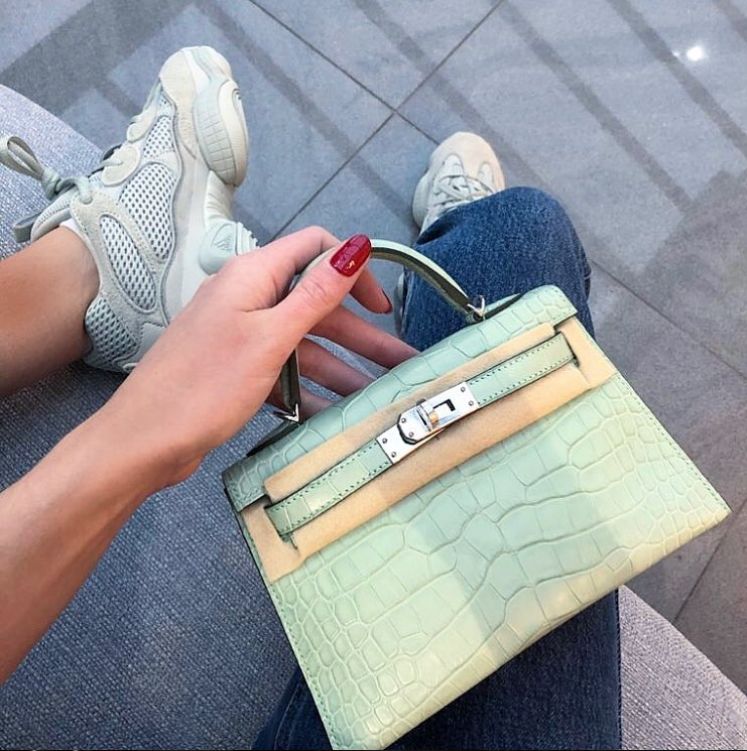 浼︽暒濂冲,浼︽暒濂崇敓