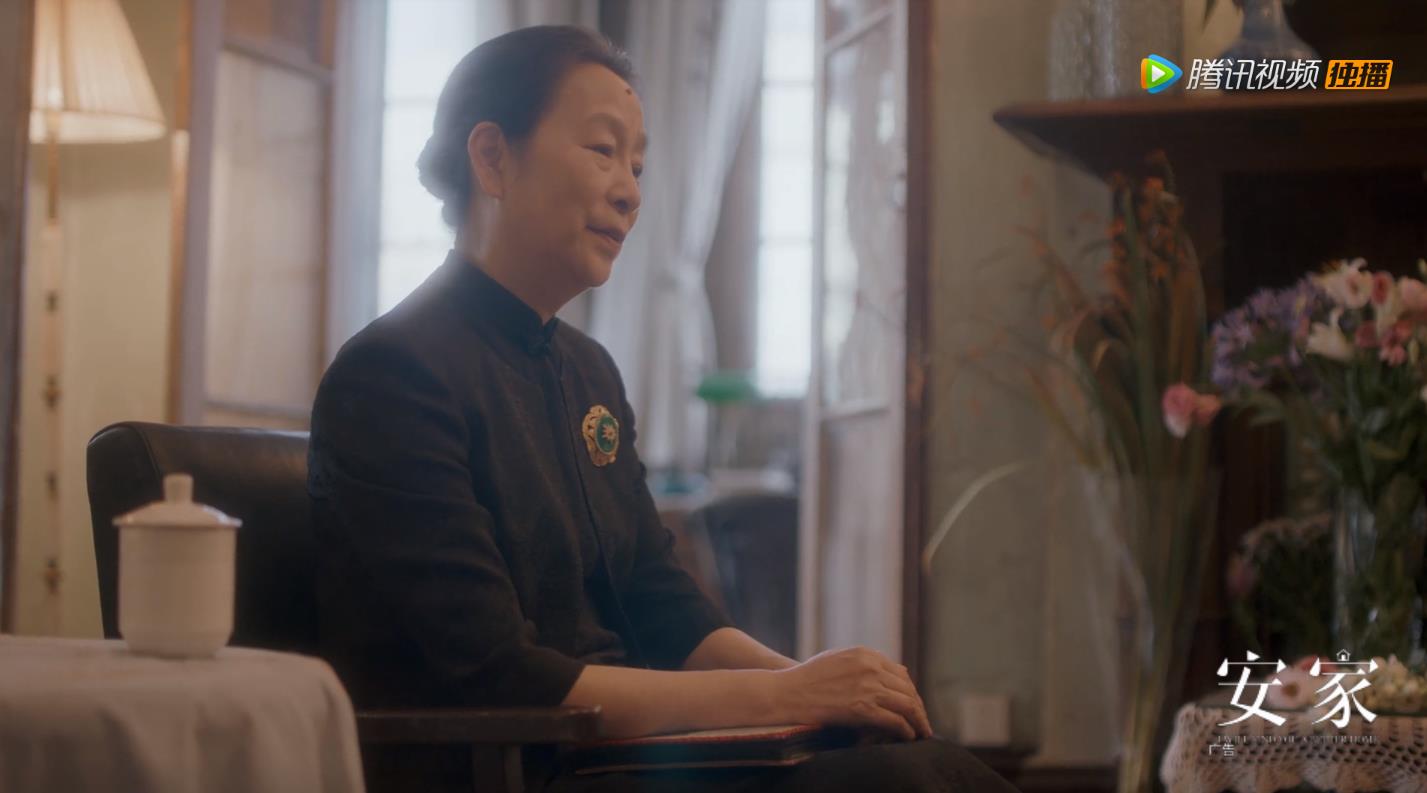 穿着旗袍的江奶奶，统一了我们对老年人的审美