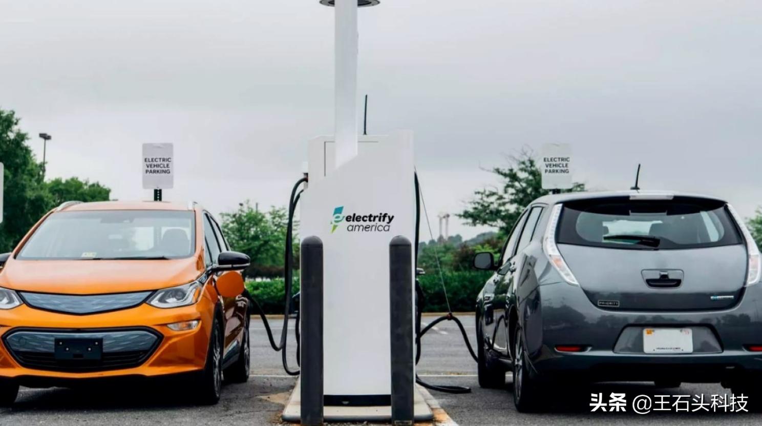 买凯美瑞还是买电车,买电动还是买燃油的汽车