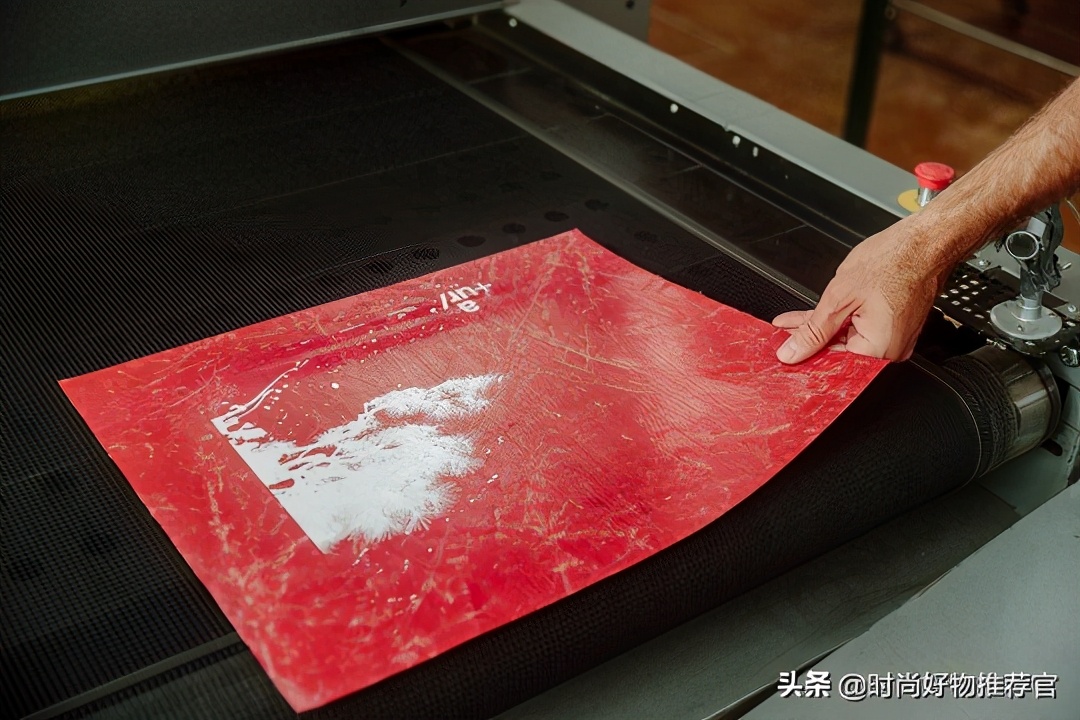 一周内爆款包包,单肩男包2019年冬季蔻驰