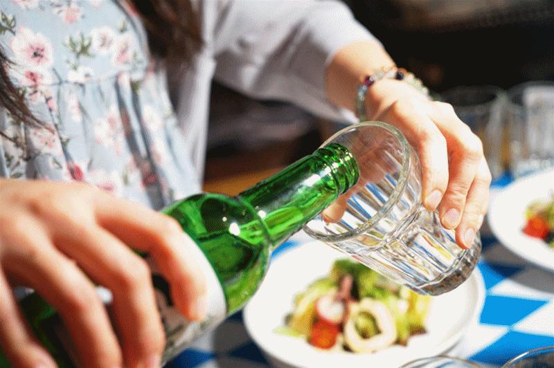 花式喝啤酒的正确方法,啤酒最流行喝法视频教程