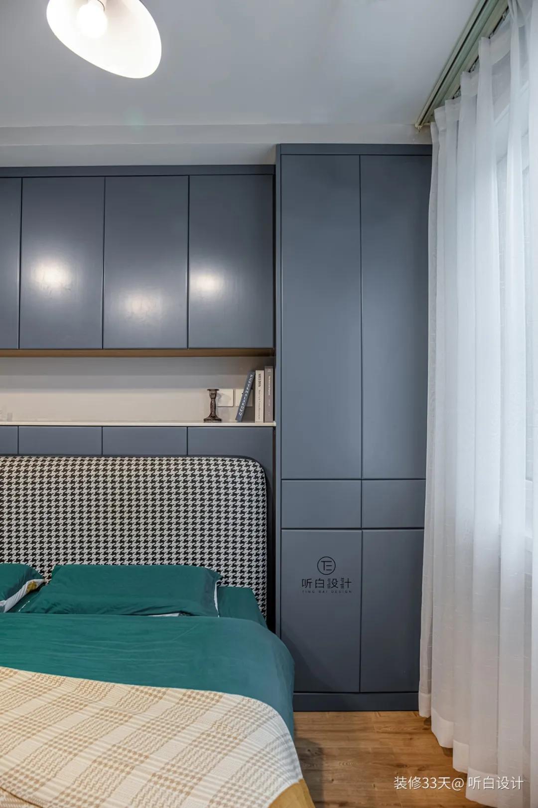 因卧室太小能买一大一小床头柜吗,卧室太小放不下梳妆台