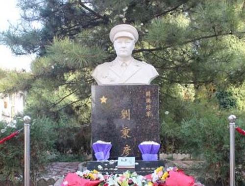 开国中将和少将,开国中将与少将