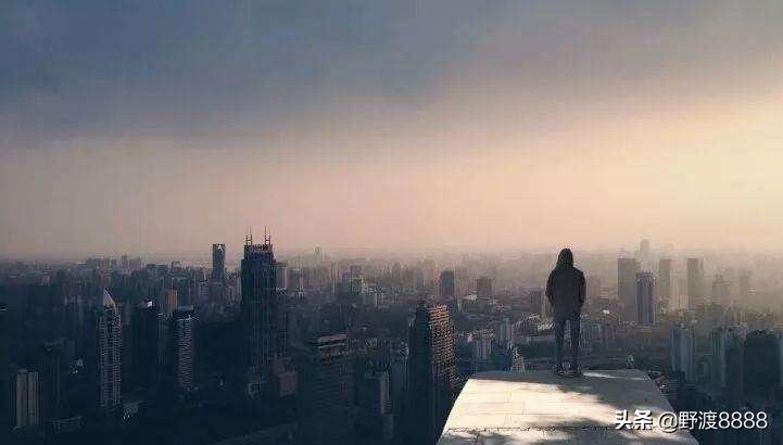 如果遇上一个要跳下去自杀的人,你可以这样劝说