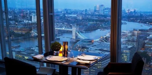 15个令人惊叹的泳池,十个令人难以置信的泳池