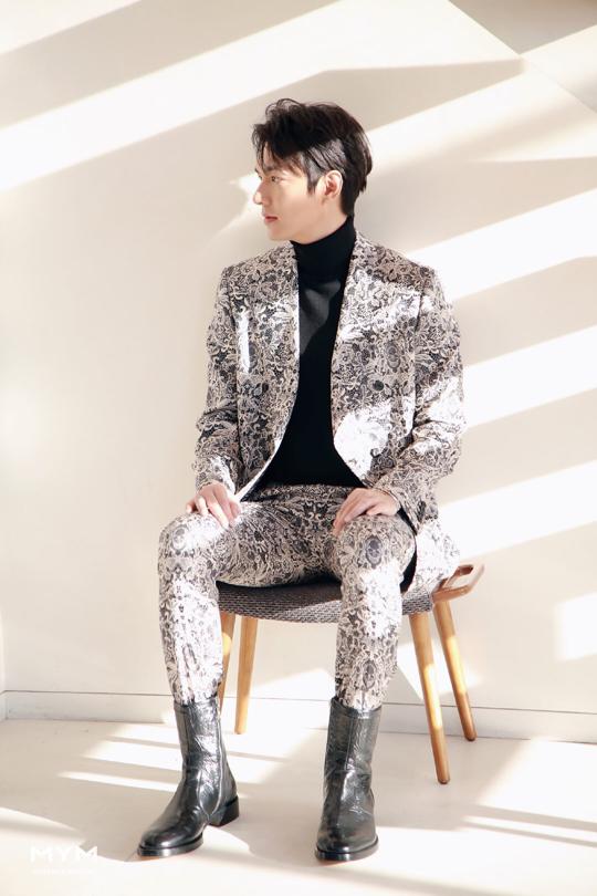 李敏镐穿大衣图片,李敏镐穿黄大衣