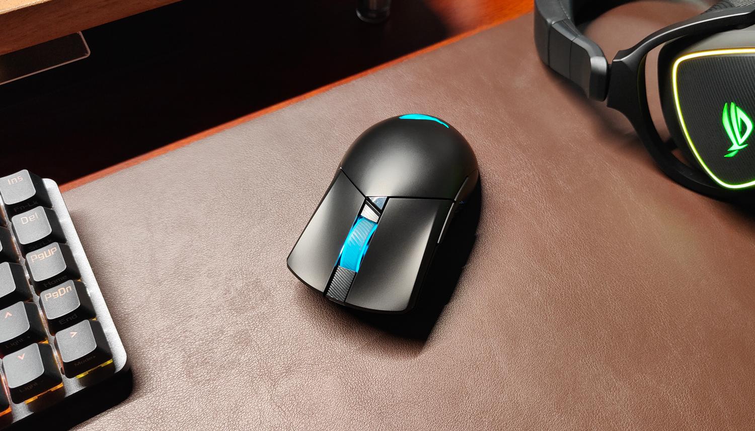 游戏宅理想桌面,电竞头戴式耳机rog棱镜s