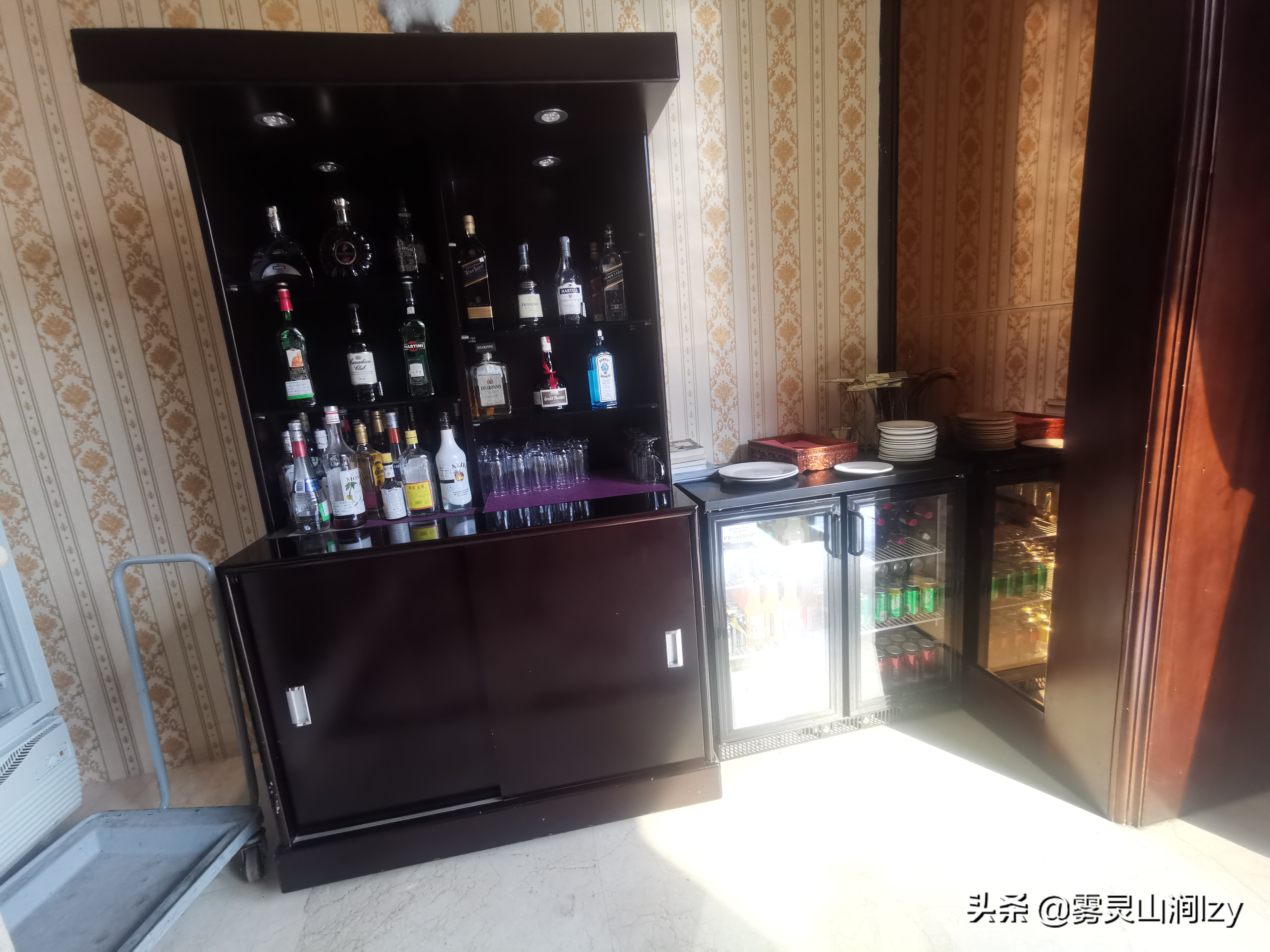 蓝天白云下的雪域高原布达拉宫,蓝天之下日光之城简介