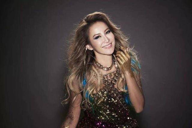 李玟跟曾志伟视频,香港女歌手李玟最新消息