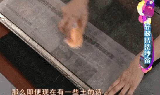 纱窗脏了怎么擦,纱窗脏了不用拆下来用报纸洗
