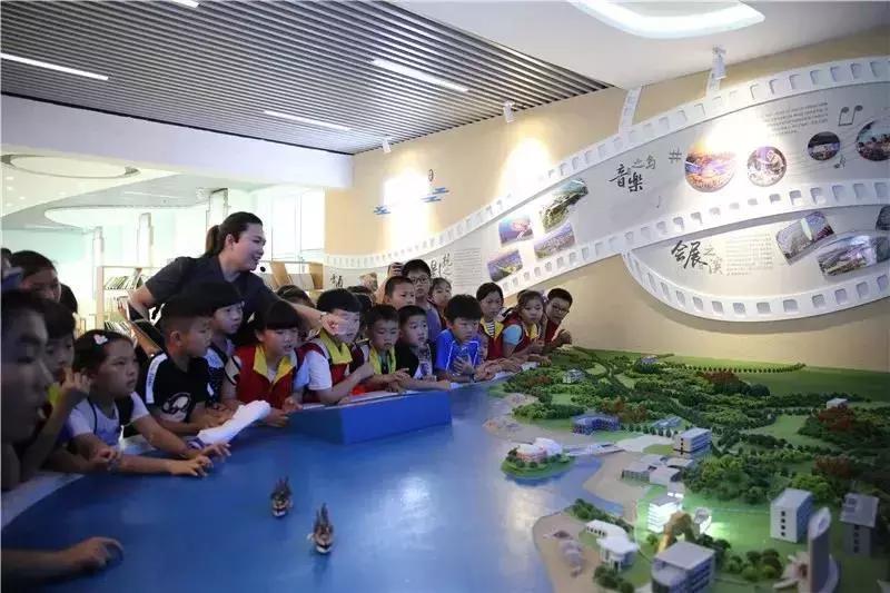 “零距离”体验！青岛小主人报记者团走进黄岛法院