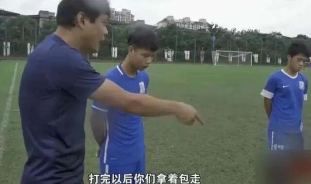 因为足球引发的打架,足协杯再现15人冲突视频