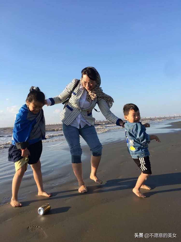 可爱的少妇自拍越来越丰满越来越成熟了