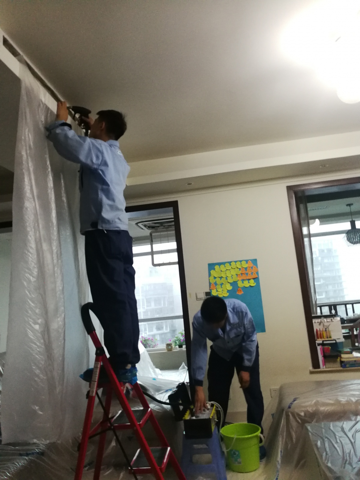 冬季吹空调感冒是风热还是风寒,冬季吹空调感冒属于风热还是风寒