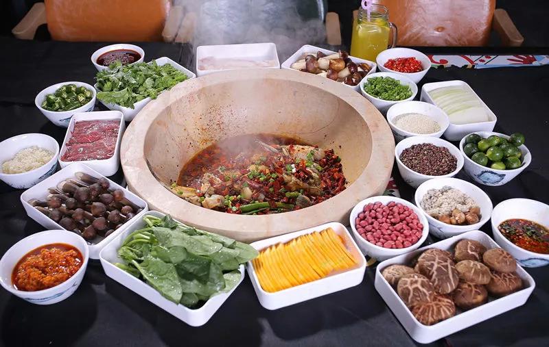 云南蒸汽石锅鱼你吃过吗,云南养生蒸汽石锅鱼