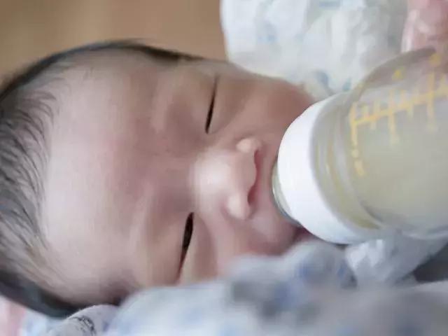 溢奶、黄疸、红疹…超全护理指南，打包带走，新手妈妈不慌（一）