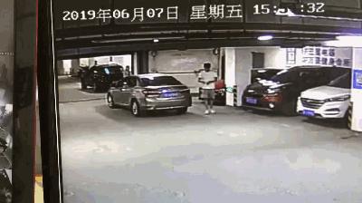 乱停车挡住别人被撞如何定性,乱停车被人遮挡牌照被处罚怎么办